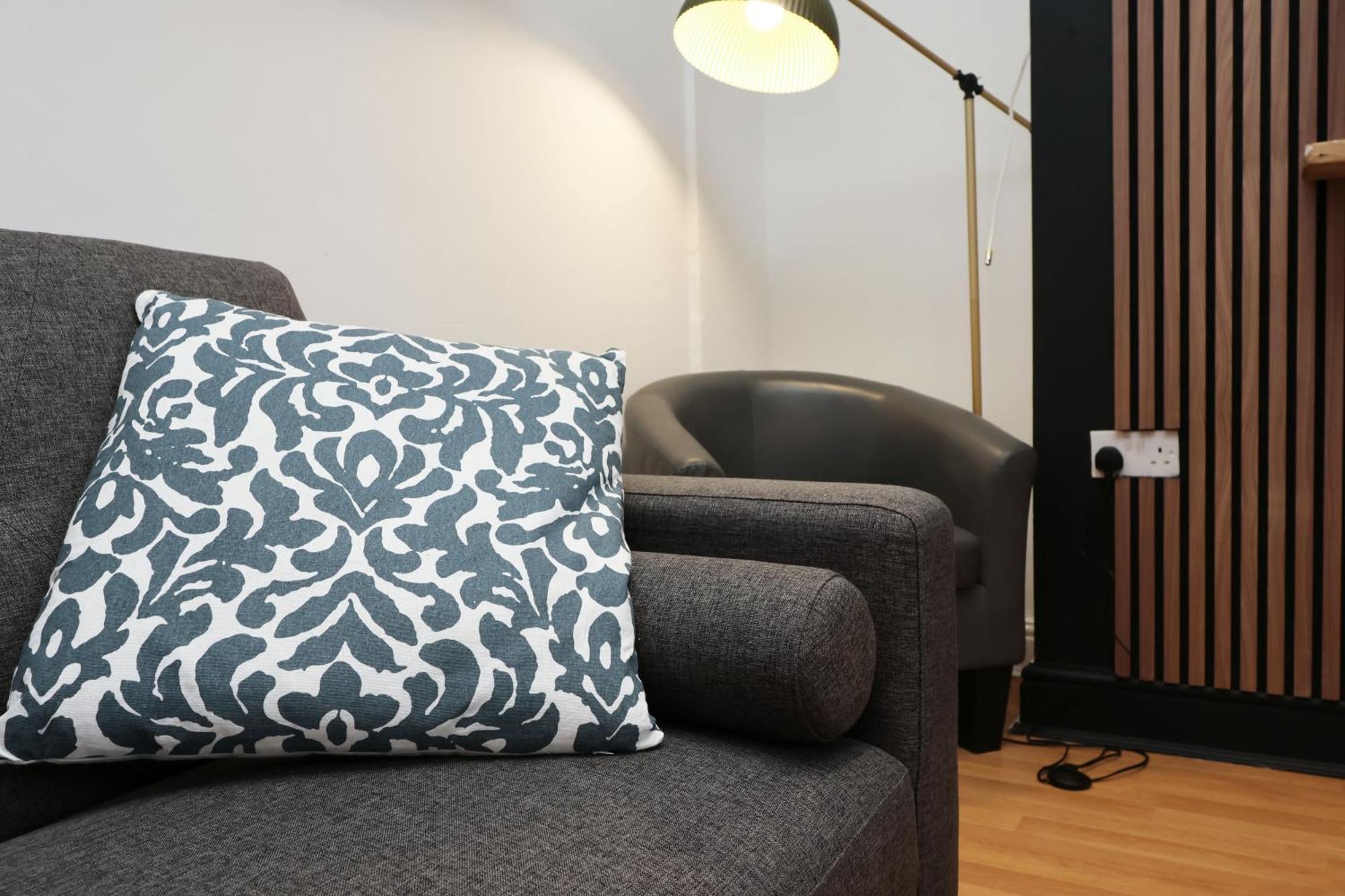 Viewing Deck, On-Street Parking, Tv In Every Room Swansea Exterior foto